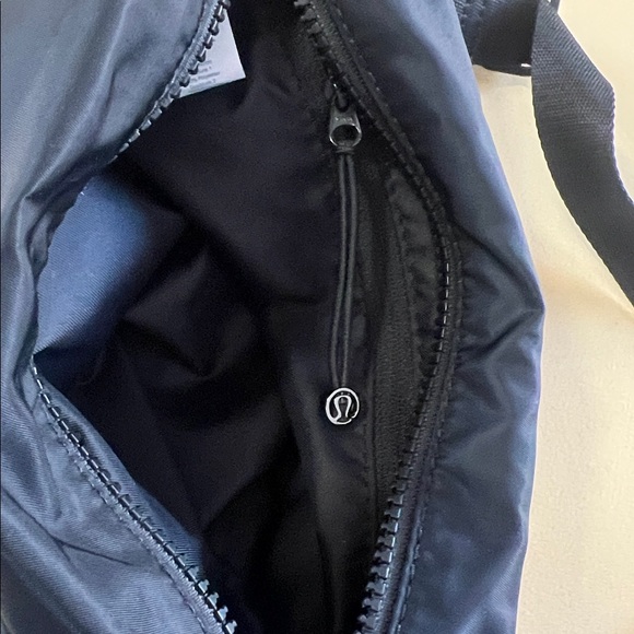 Lululemon Fast Track Belt Bag (3L) - Picture 6 of 7